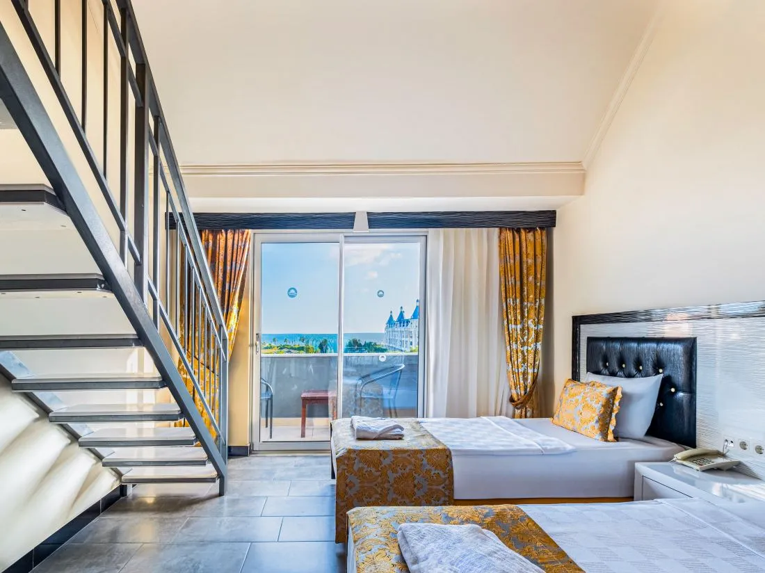 Hotel arrival and the entrance sequence of a coastal resort